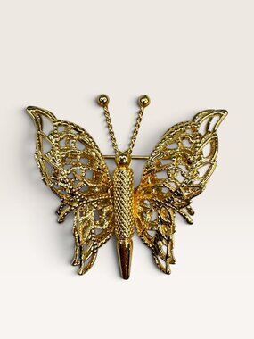 Monet Vintage 1970s Gold Tone Filigree Openwork Butterfly Brooch Pin 1.47"